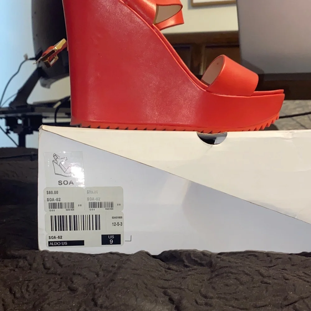 Aldo Bold Red Wedge Sandals - Picture 4 of 4